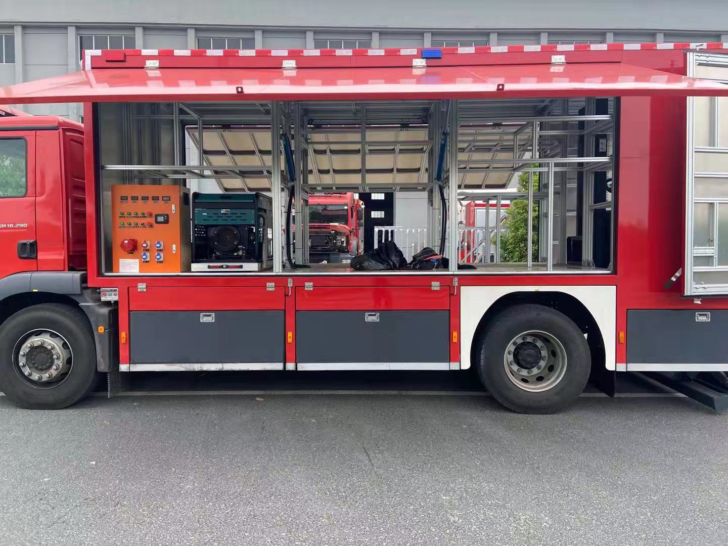程力威牌CLW5140TXFQC200/M型器材消防车