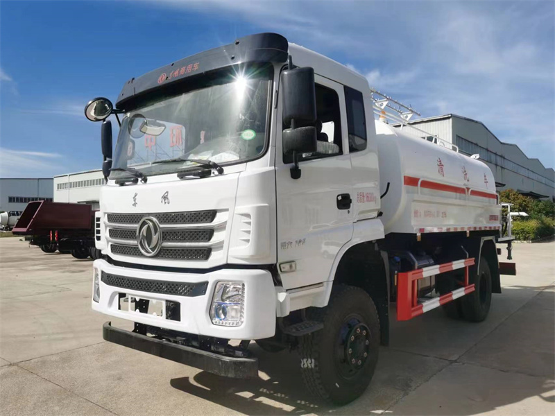 东风六驱光伏太阳清洗车发车